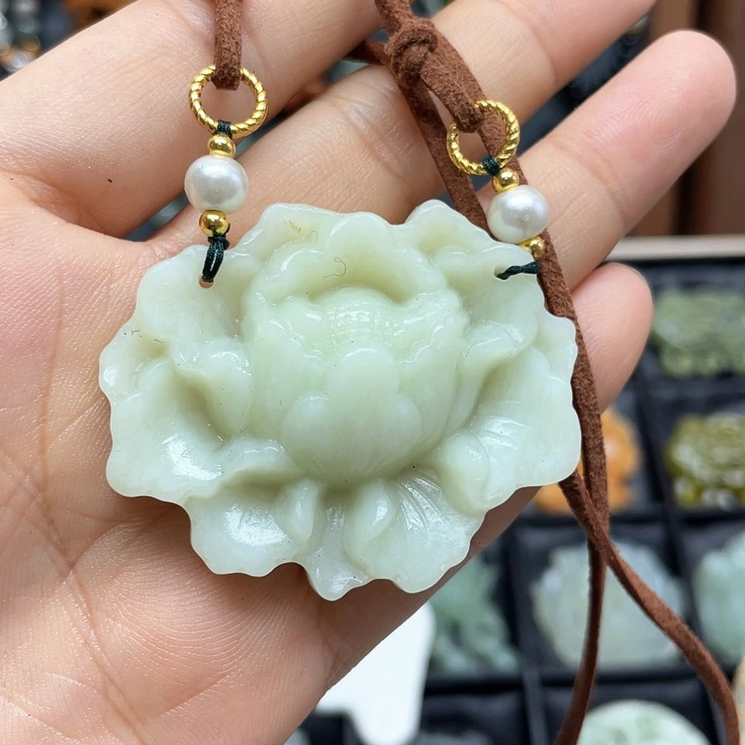 蛇纹石玉未镶嵌颈饰