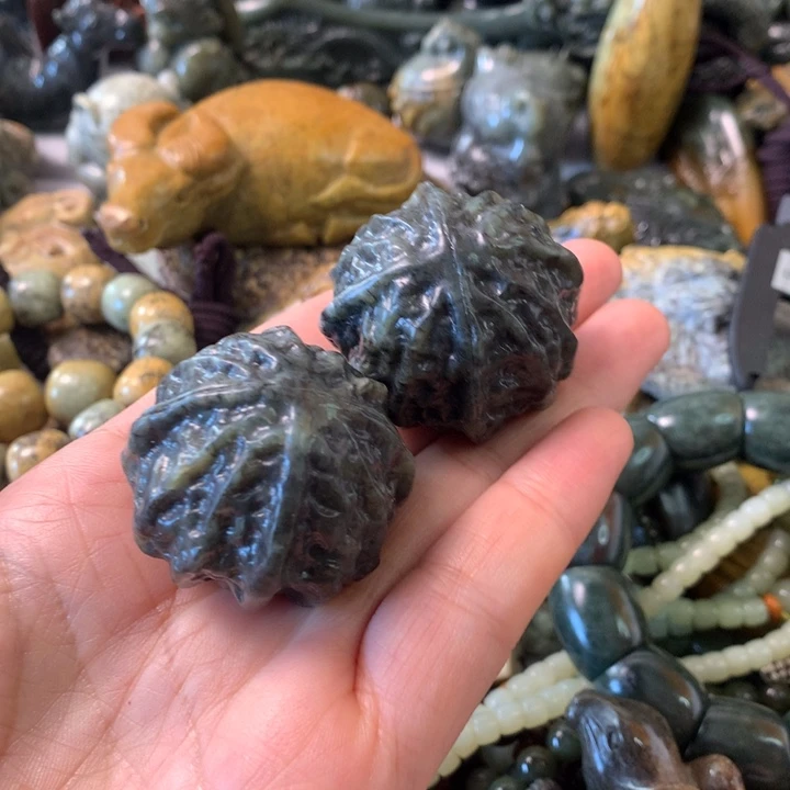 未镶嵌岫岩河磨玉（透闪石质玉）挂件