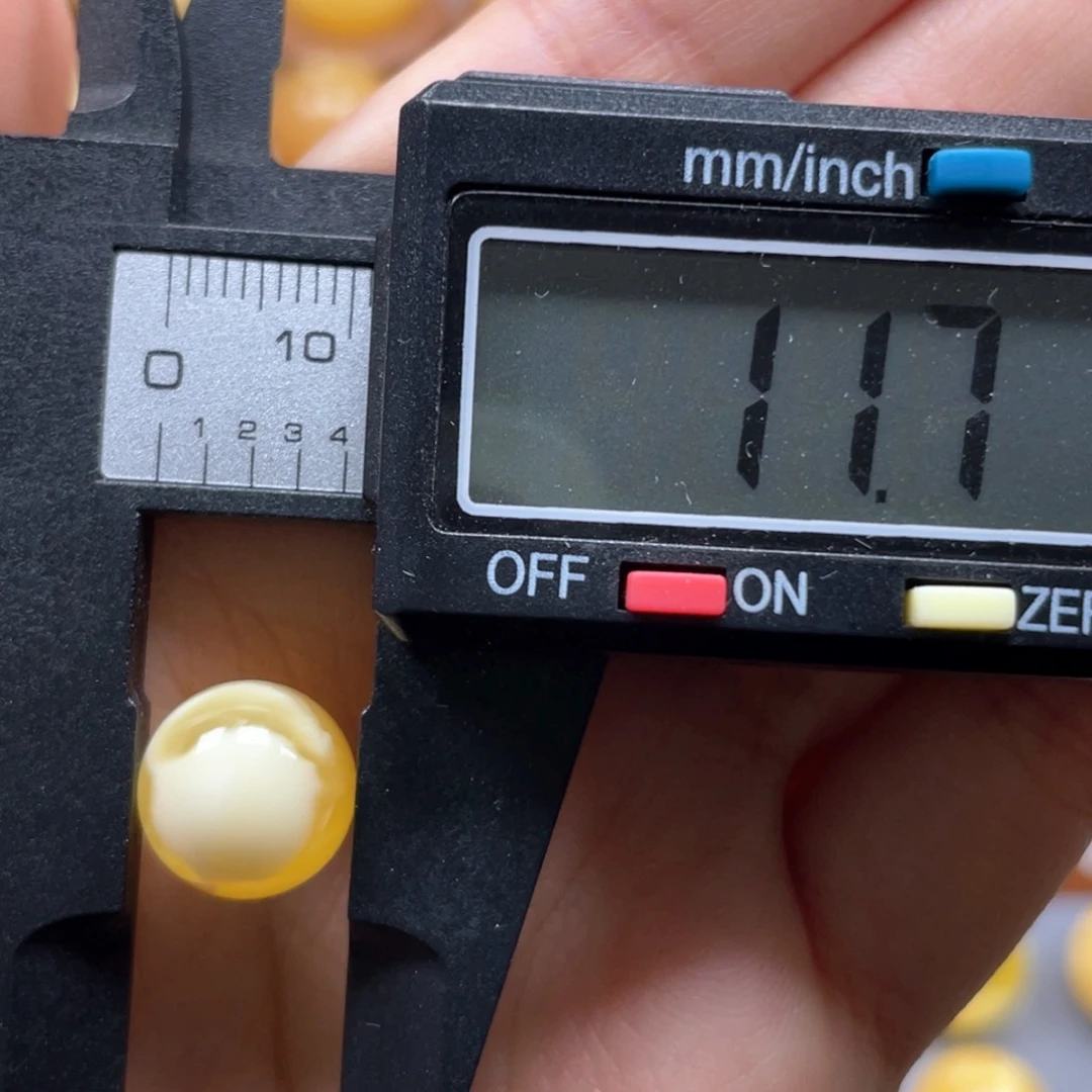 未镶嵌琥珀珠宝奇石木*?