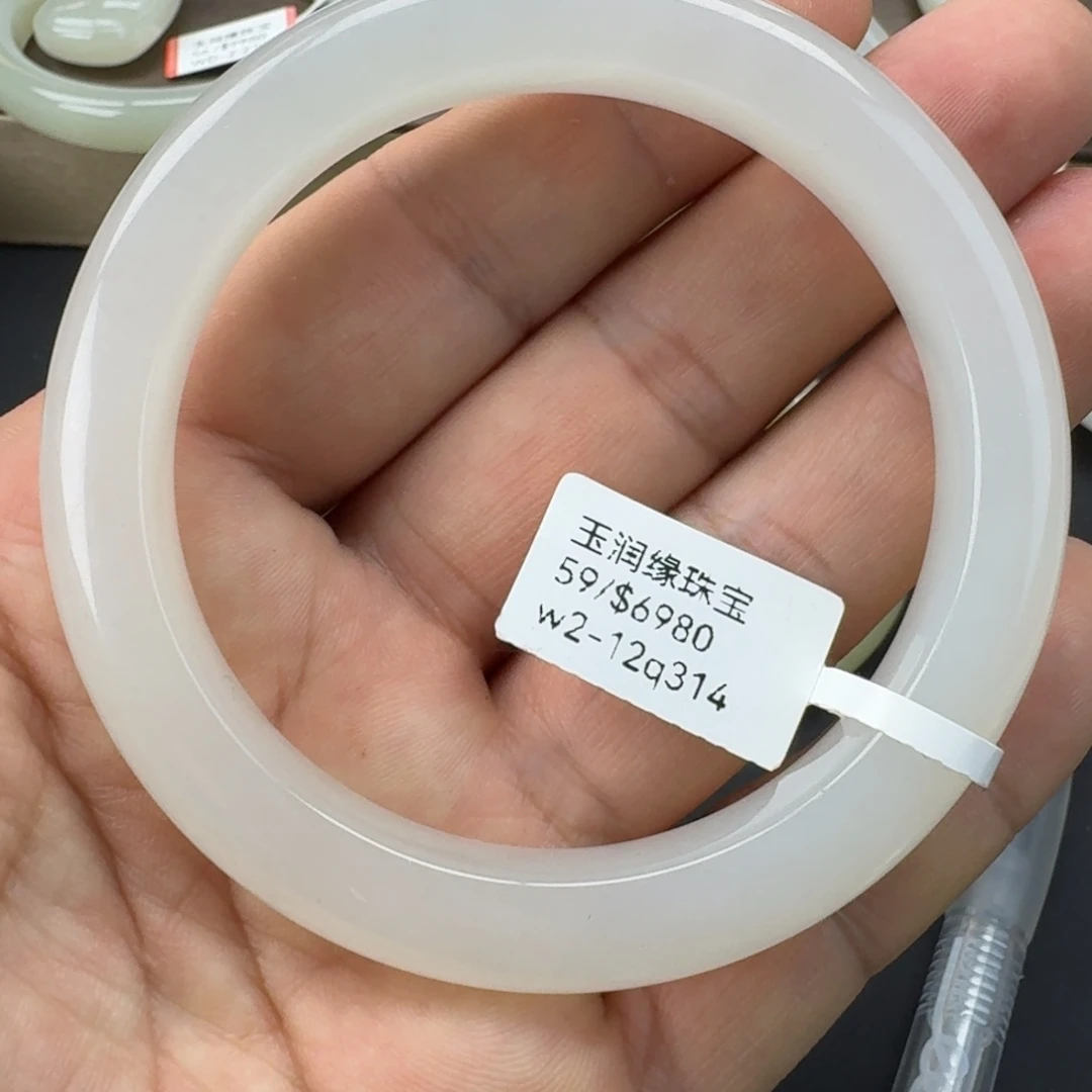 未镶嵌手镯和田玉