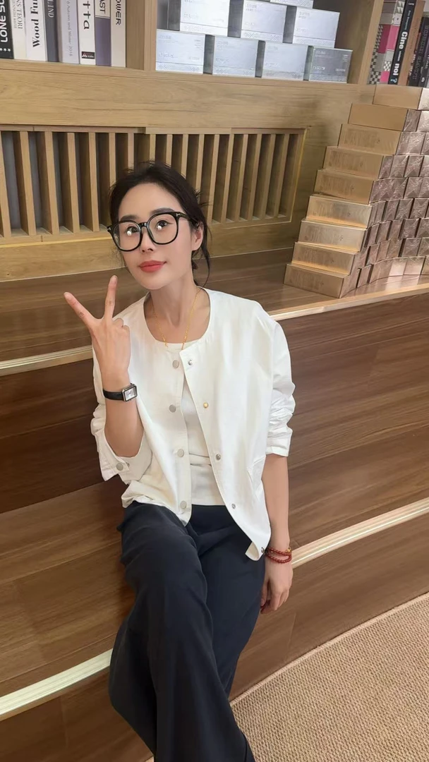 Miss huo   圆领短款外套 白色 A 8162