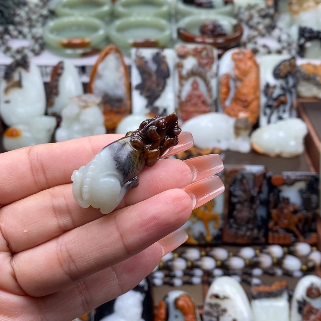 颈饰未镶嵌和田玉