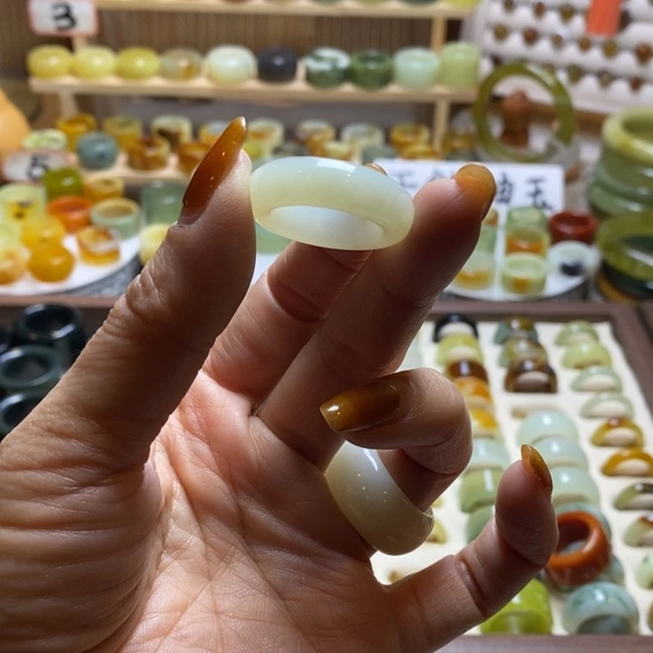 吾***蓝岫玉未镶嵌戒圈岫玉精品指环