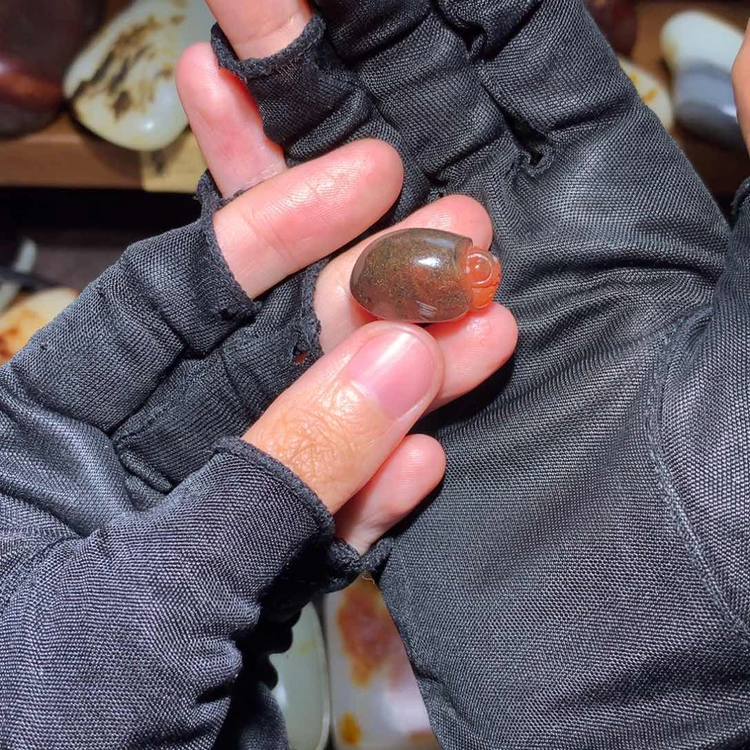 赵***三和田玉未镶嵌颈饰