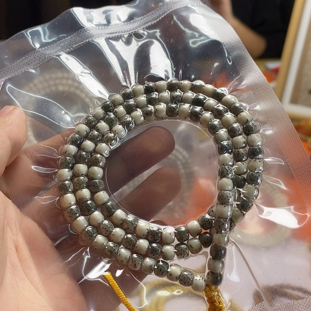 吊坠星月菩提65通体绿包白