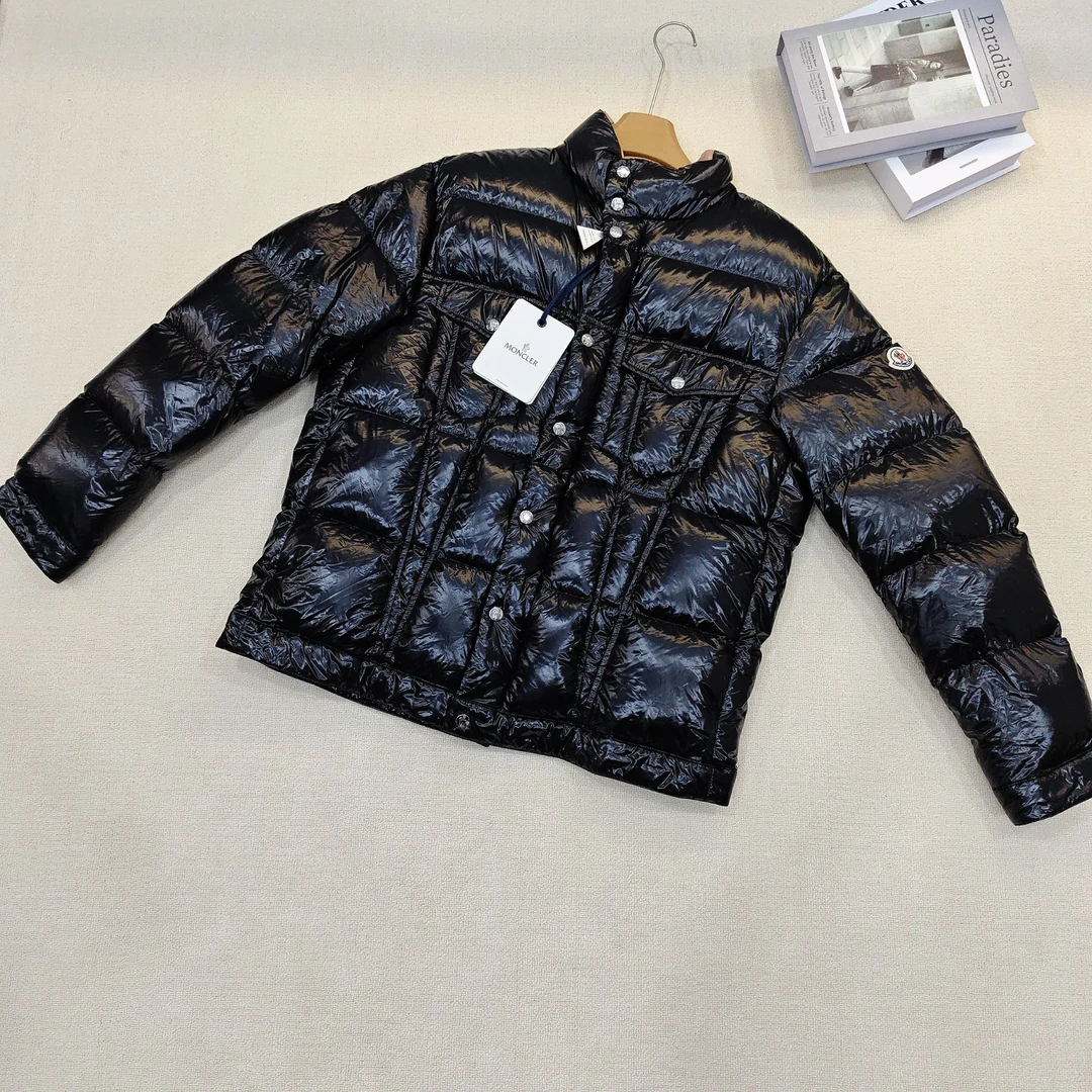 未使用 MONCLER 黑色羽绒服 尺码6/F1600908