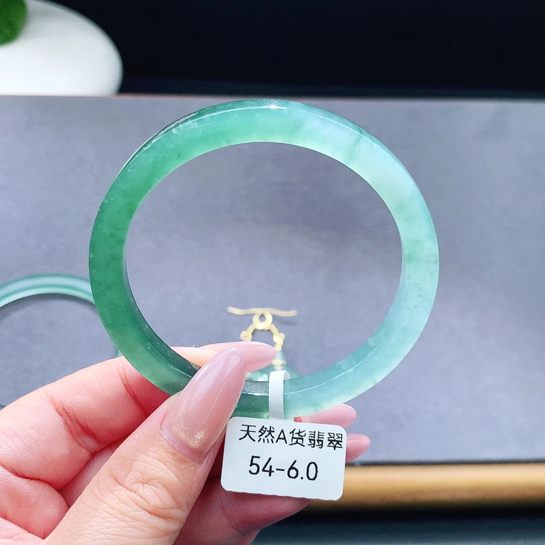 未镶嵌手镯（圆镯）翡翠