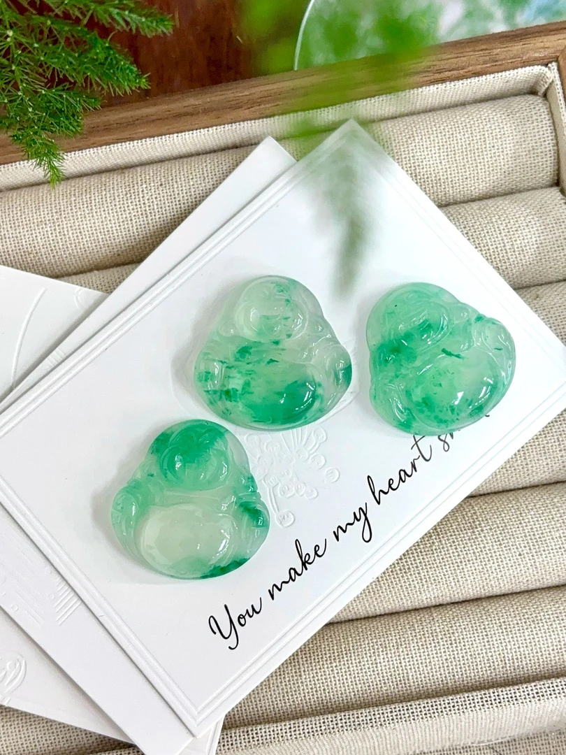 非洲翠石英质玉冰飘花佛公吊坠未镶嵌多样性发单1件