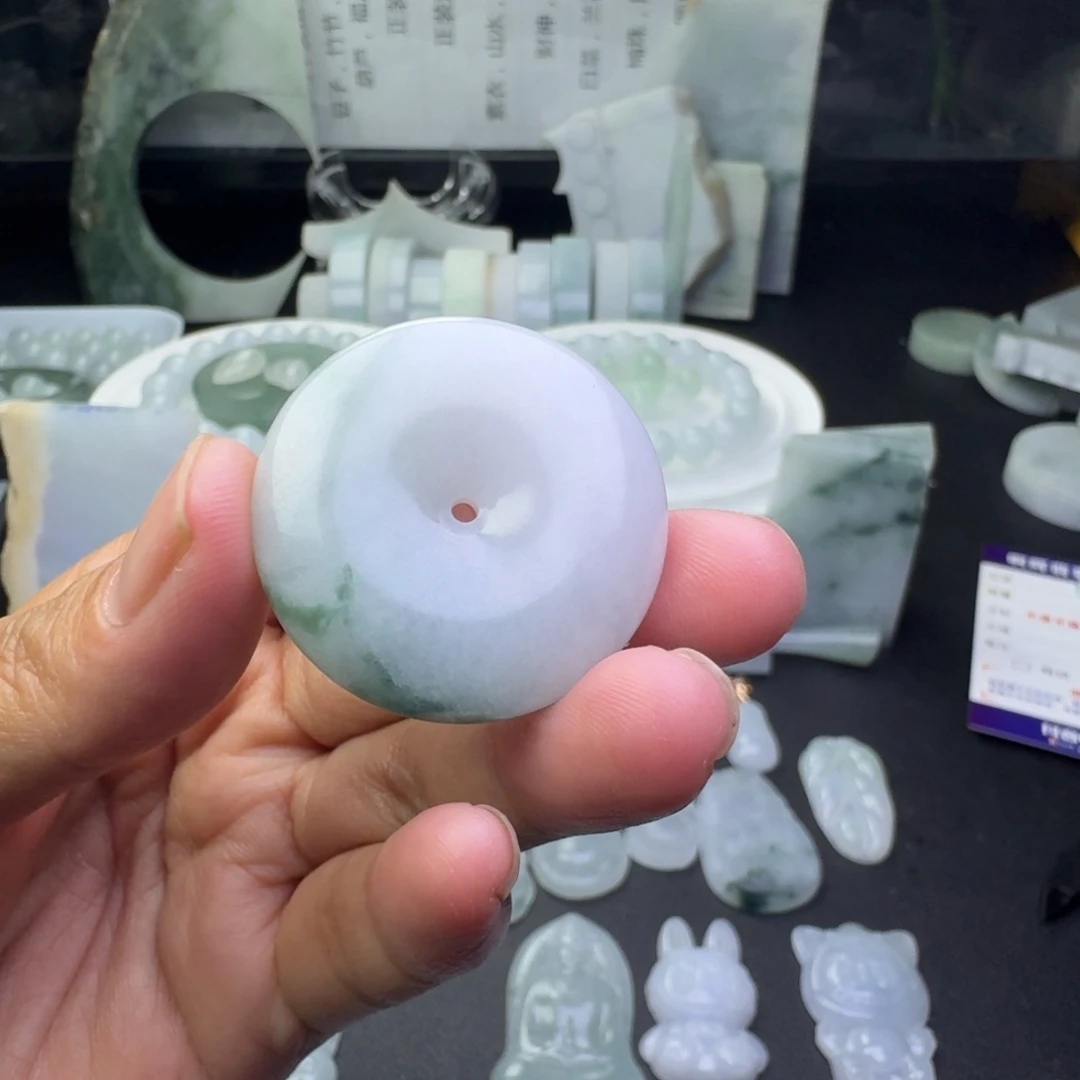 翡翠未镶嵌颈饰飘花平安扣