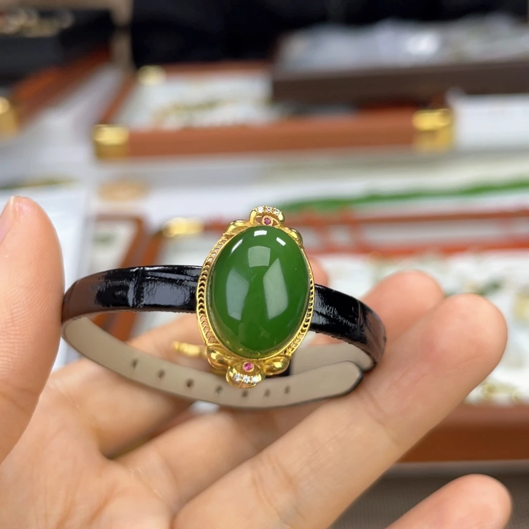 颈饰18K金镶嵌和田玉