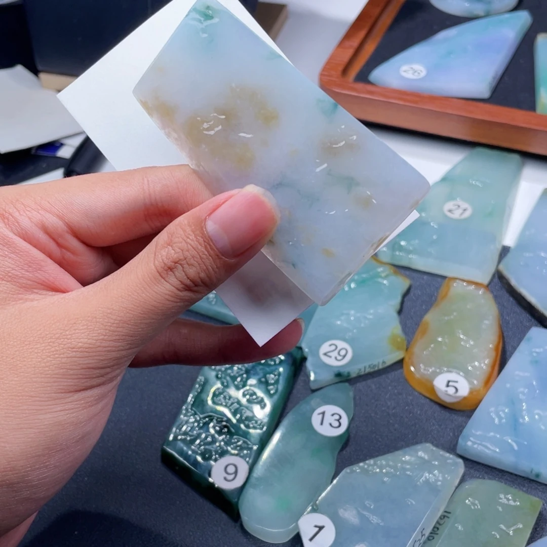 定制翡翠未镶嵌山水牌料