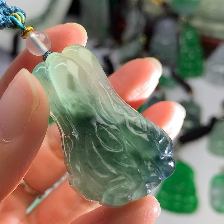 翡翠未镶嵌吊坠(赠链)