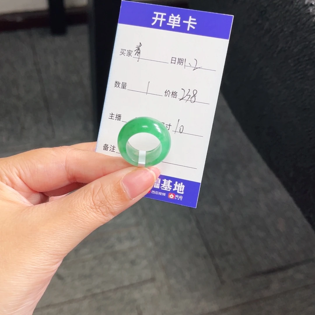 未镶嵌石英质玉戒圈?**姐