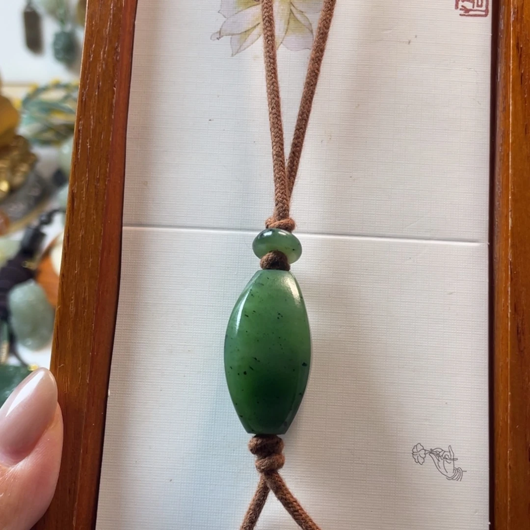 和田玉未镶嵌颈饰乐子