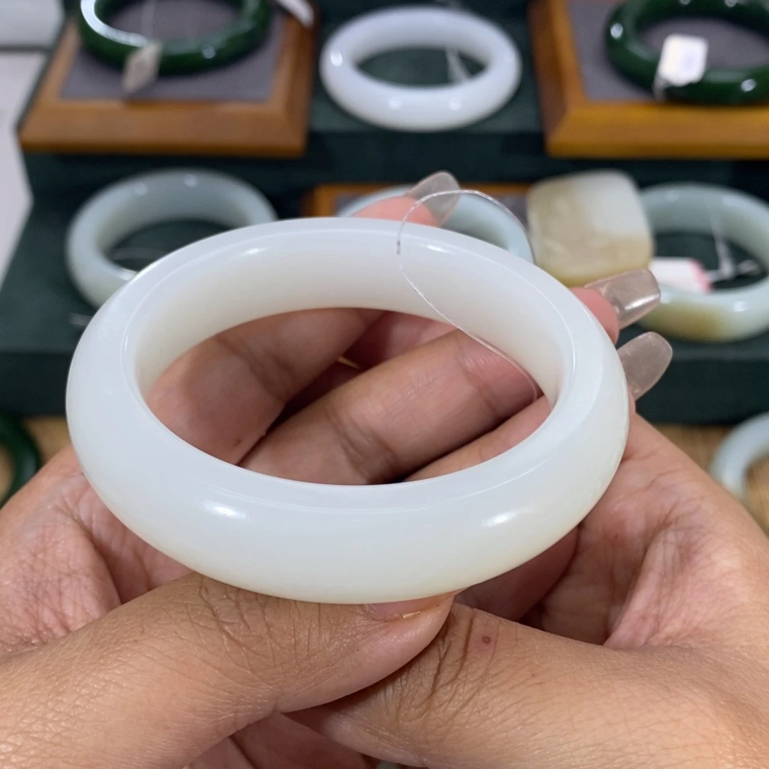 和田玉手镯未镶嵌