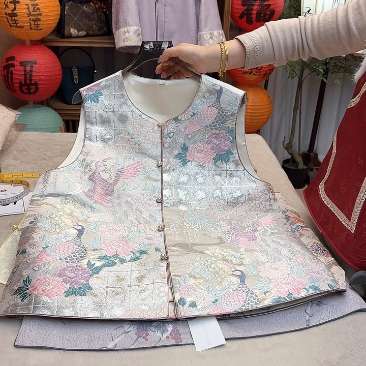 刺绣西针织马甲成衣胸围106
