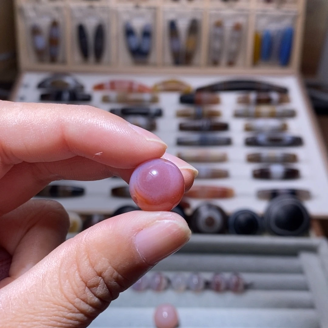 玛瑙/玉髓颈饰未镶嵌是****?