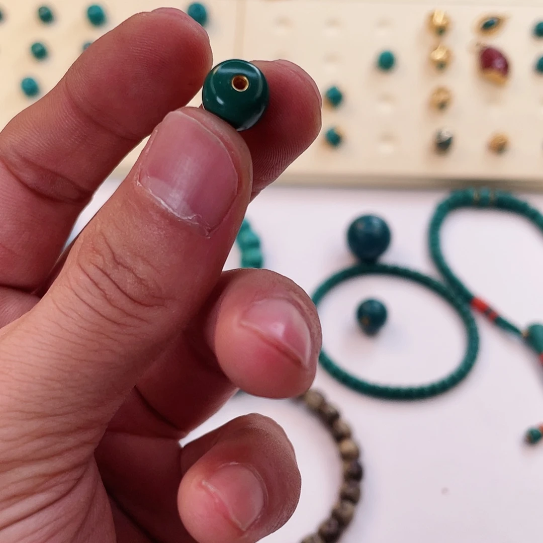 绿松石颈饰未镶嵌