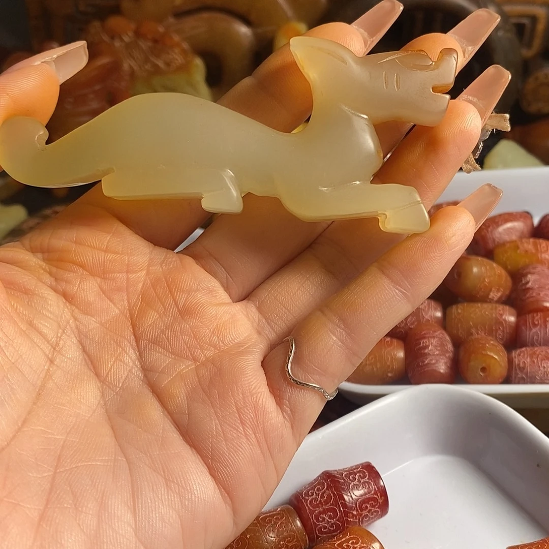 未镶嵌岫岩老玉（透闪石质玉）挂件
