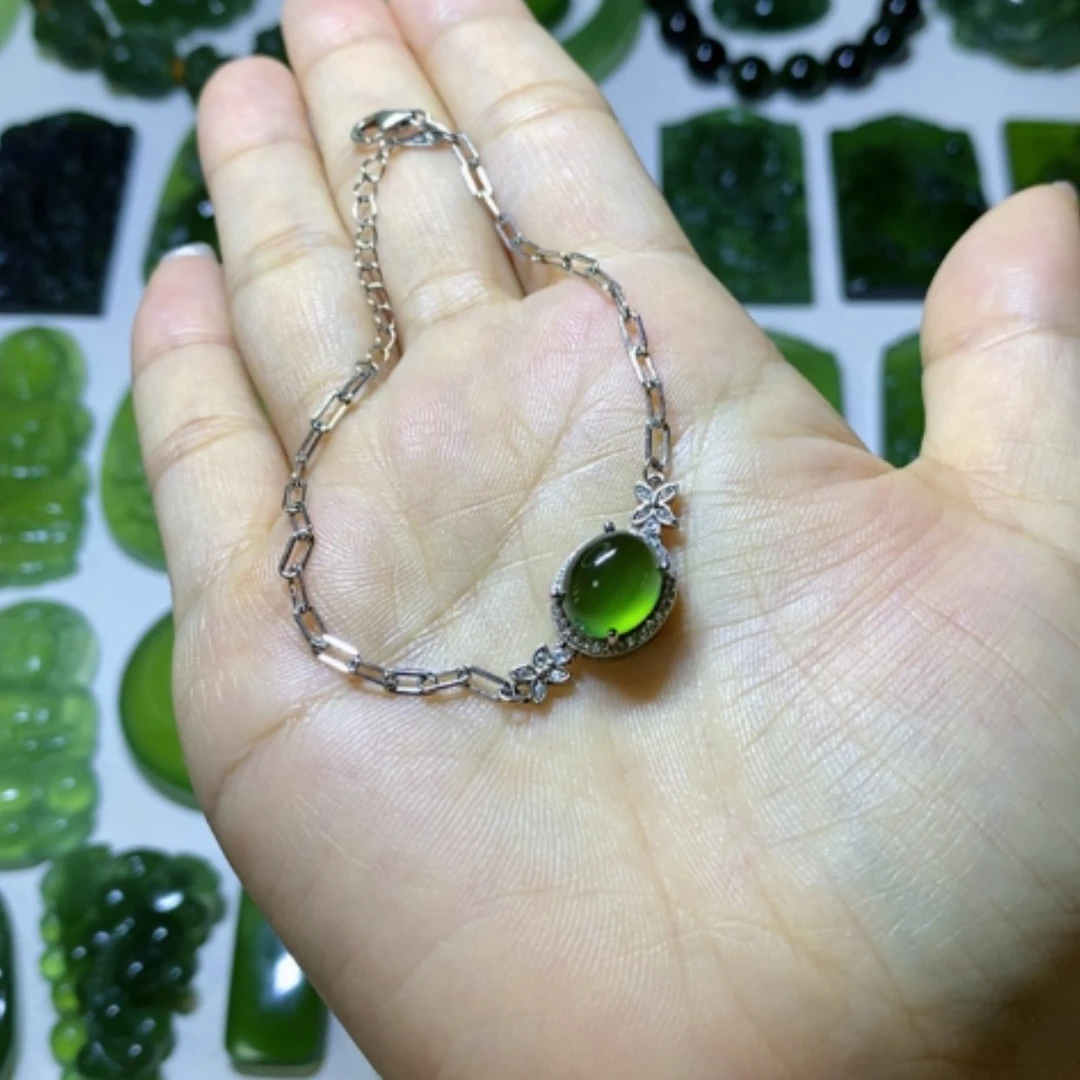 【闪购商品】银S925镶嵌蛇纹石玉手链不**?