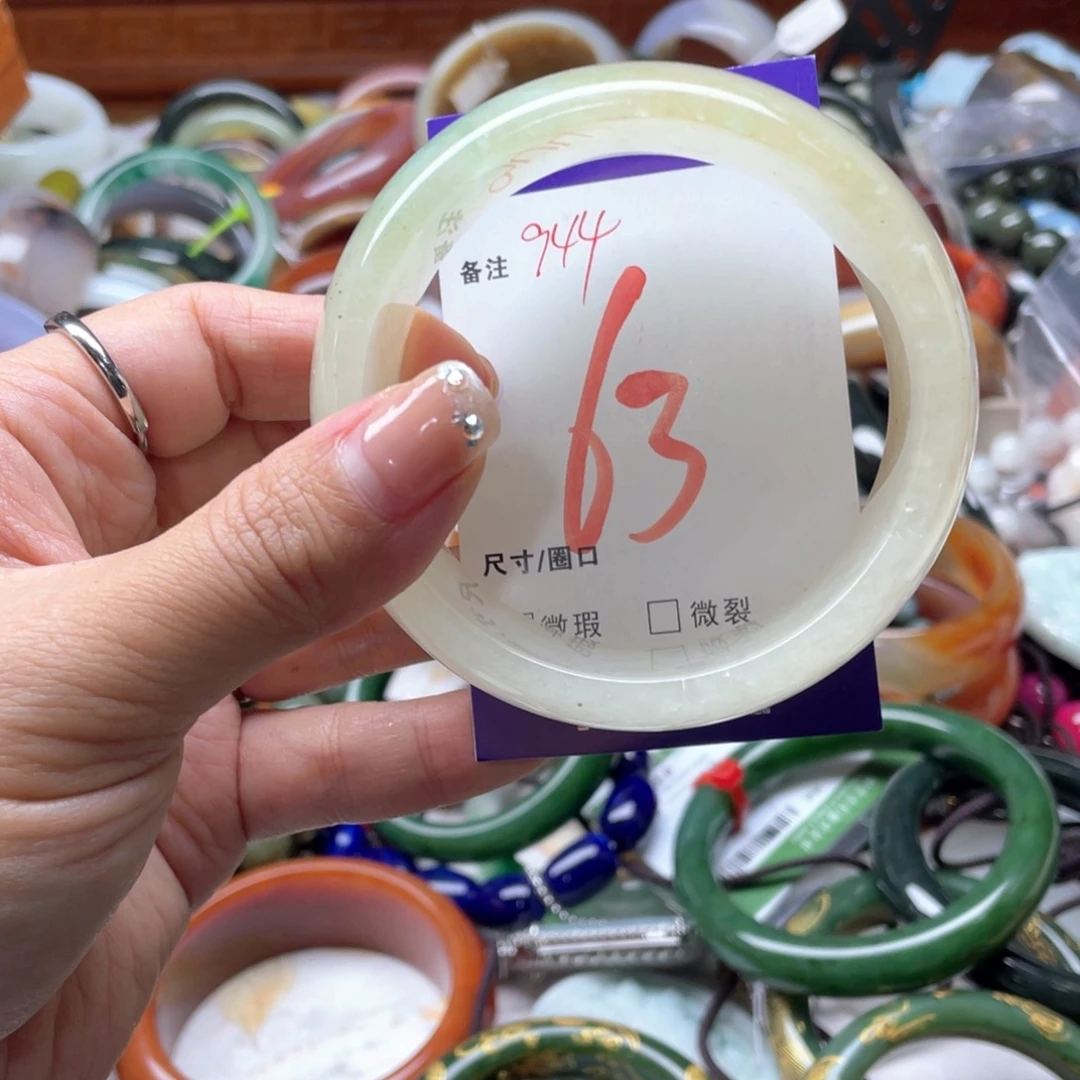 未镶嵌手镯石英岩玉