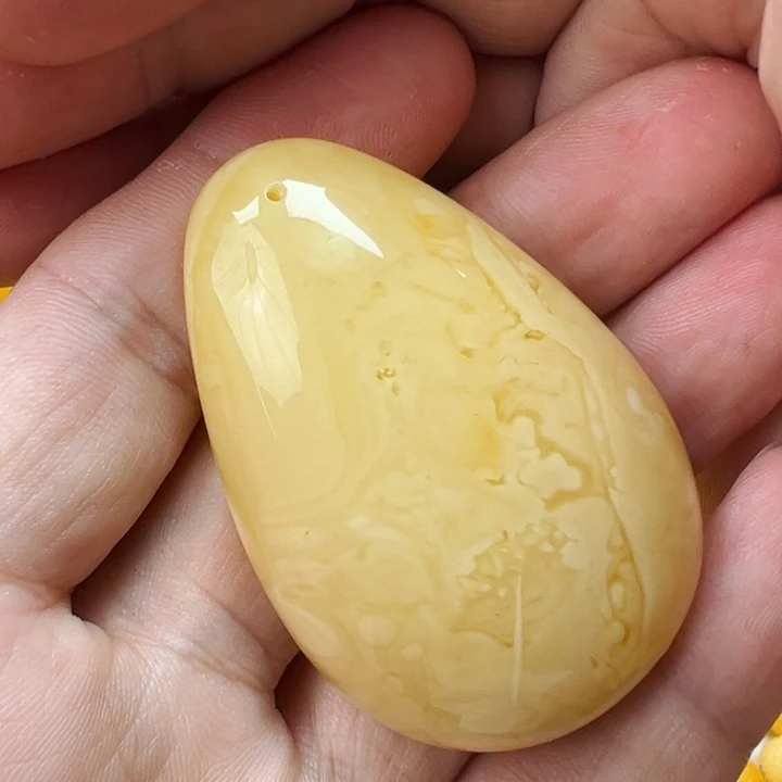 未镶嵌颈饰蜜蜡蜜蜡吊坠24.8克