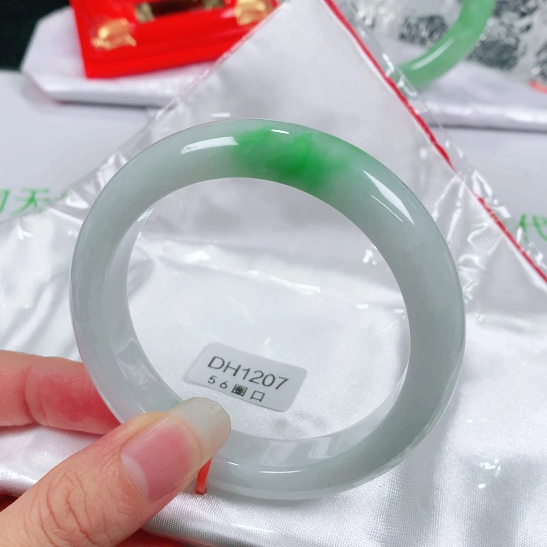 翡翠手镯未镶嵌   编号DH1207 正圈56