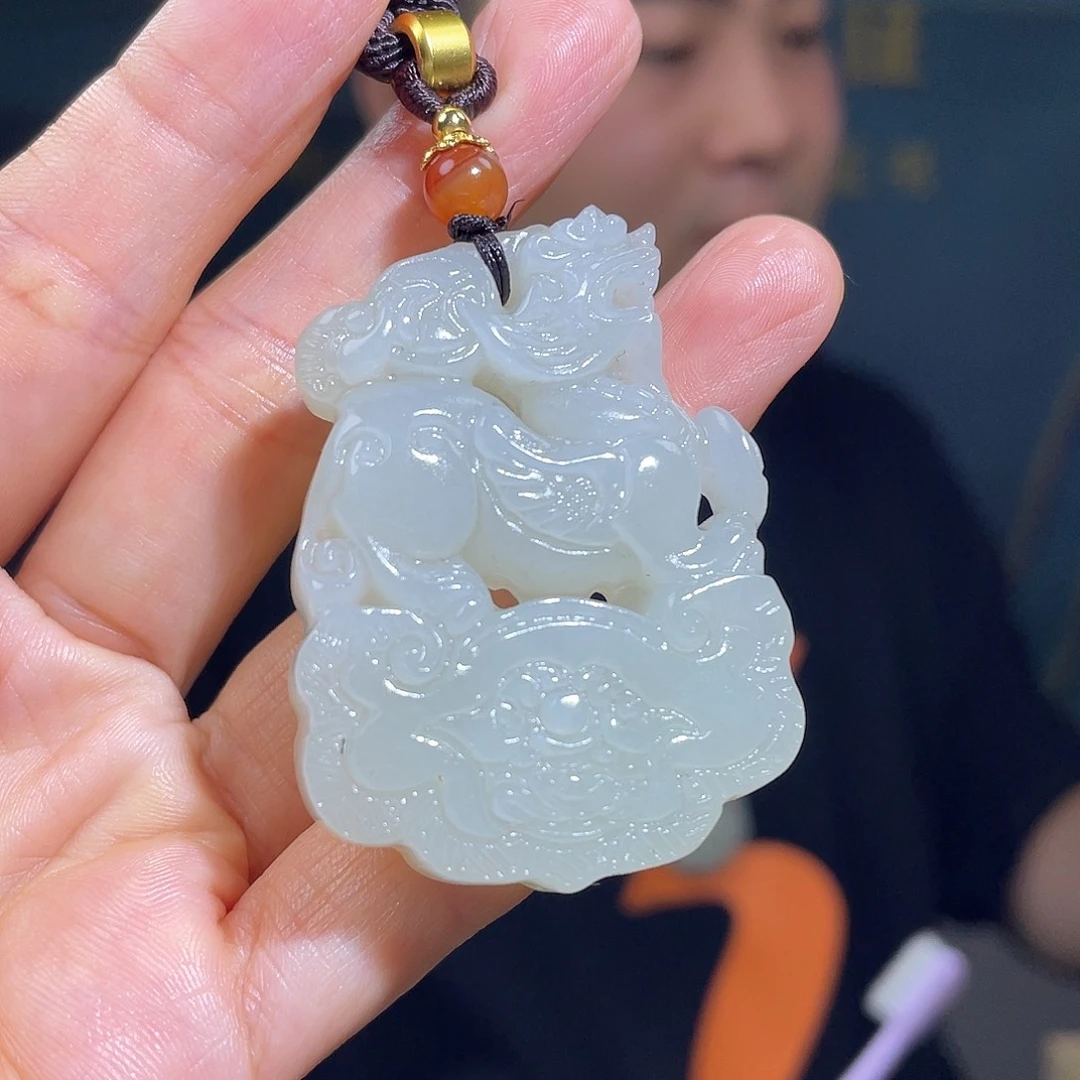 颈饰未镶嵌和田玉多样性发一件