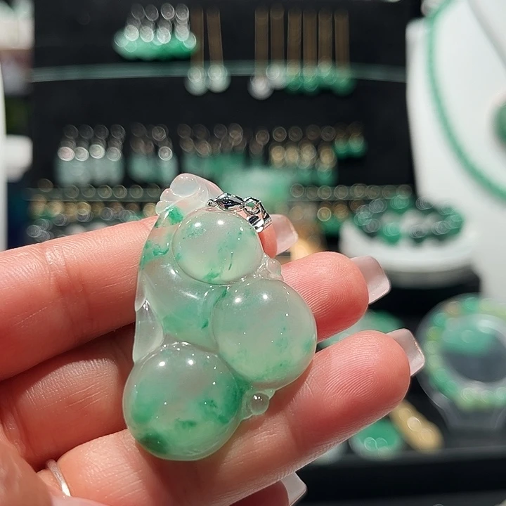 石英质玉（非洲翠）合金颈饰