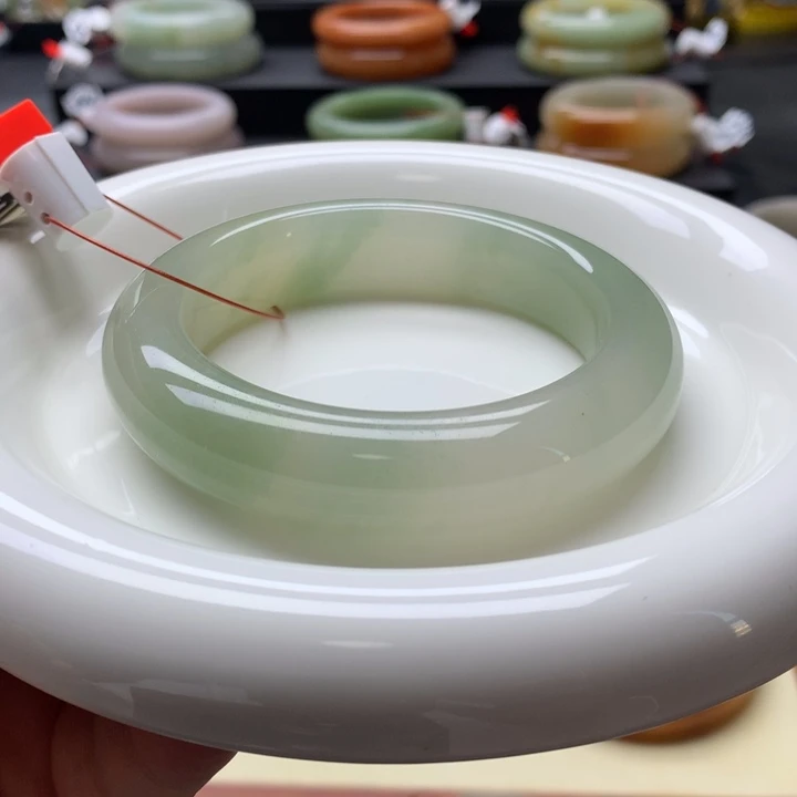 未镶嵌手镯石英岩玉