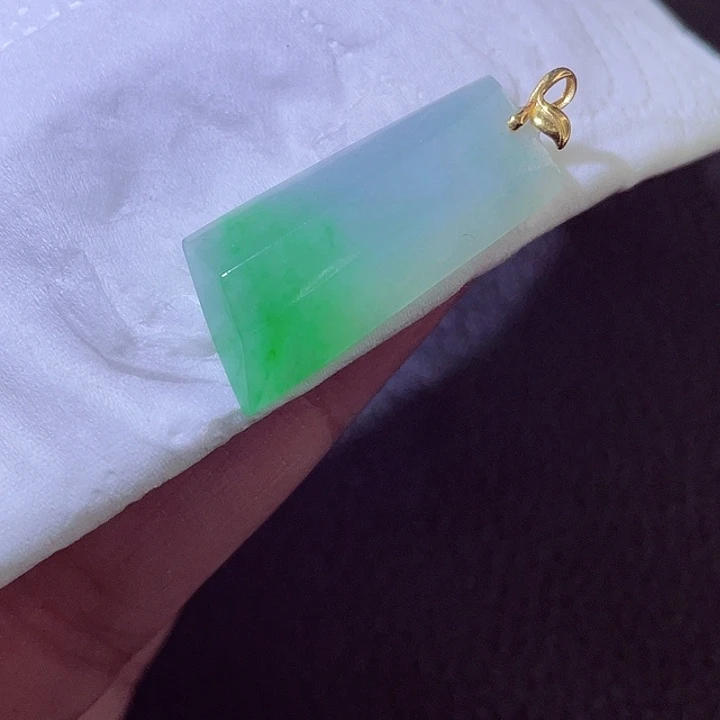 颈饰18K金镶嵌翡翠翡翠