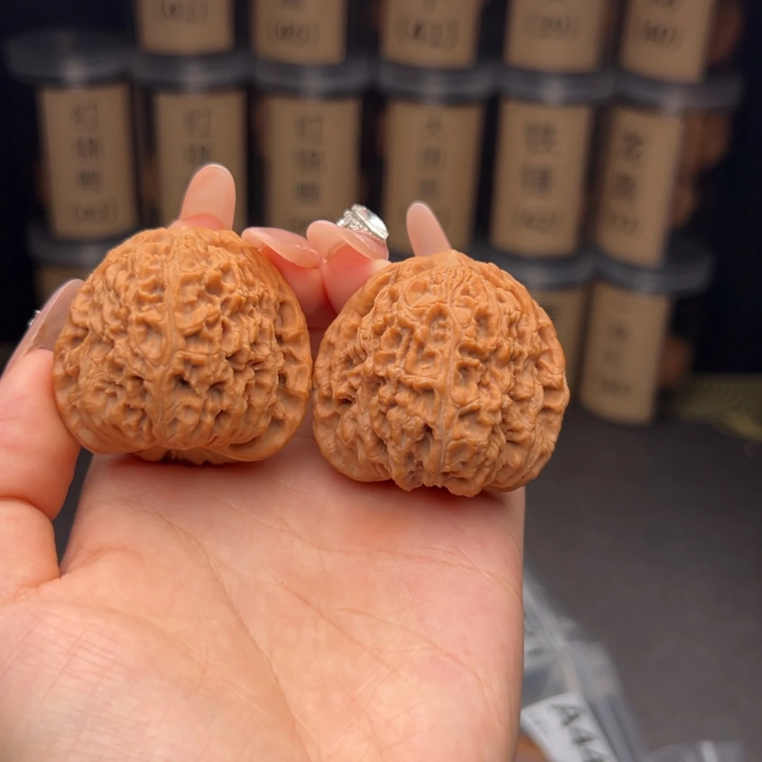 拾***光文玩核桃吊坠南蒋石