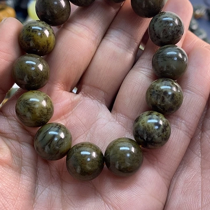 未镶嵌透闪石质玉珠宝奇石