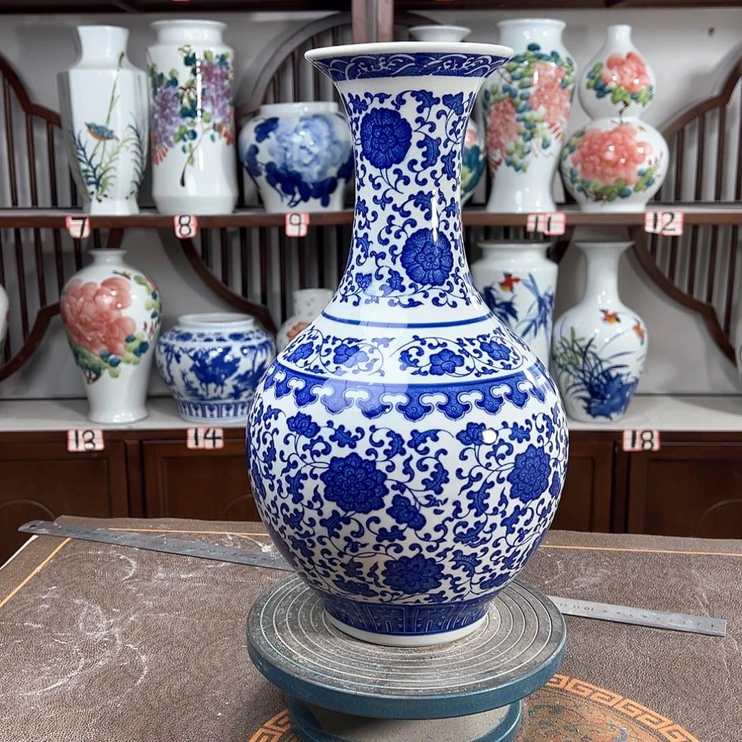 摆件景德镇陶瓷缠枝