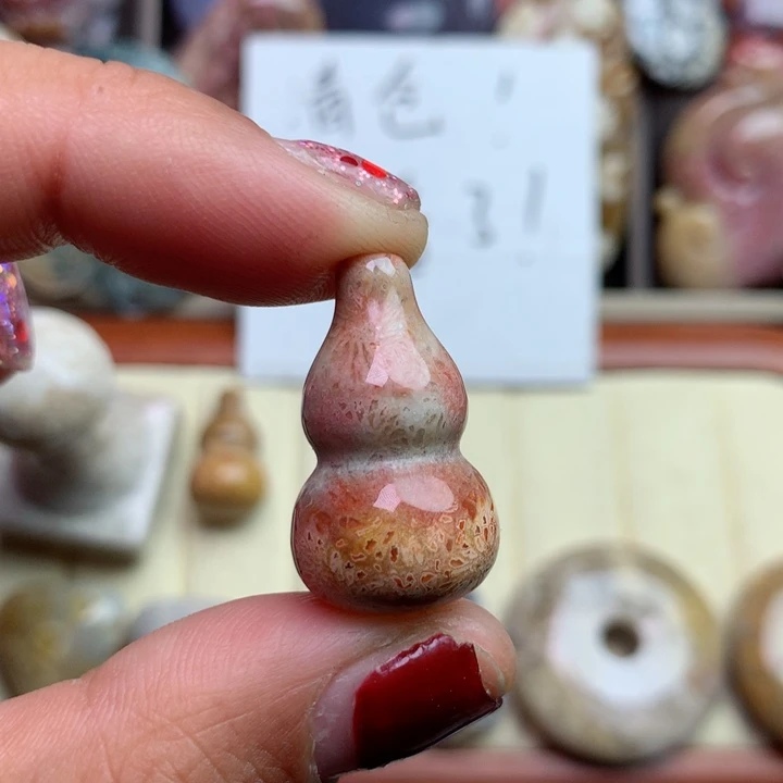 硅化珊瑚（珊瑚玉）颈饰未镶嵌