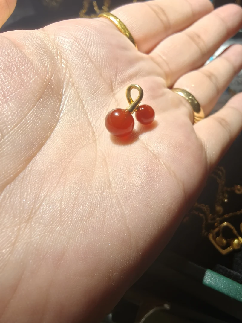 18K 金吊坠，ins  风格