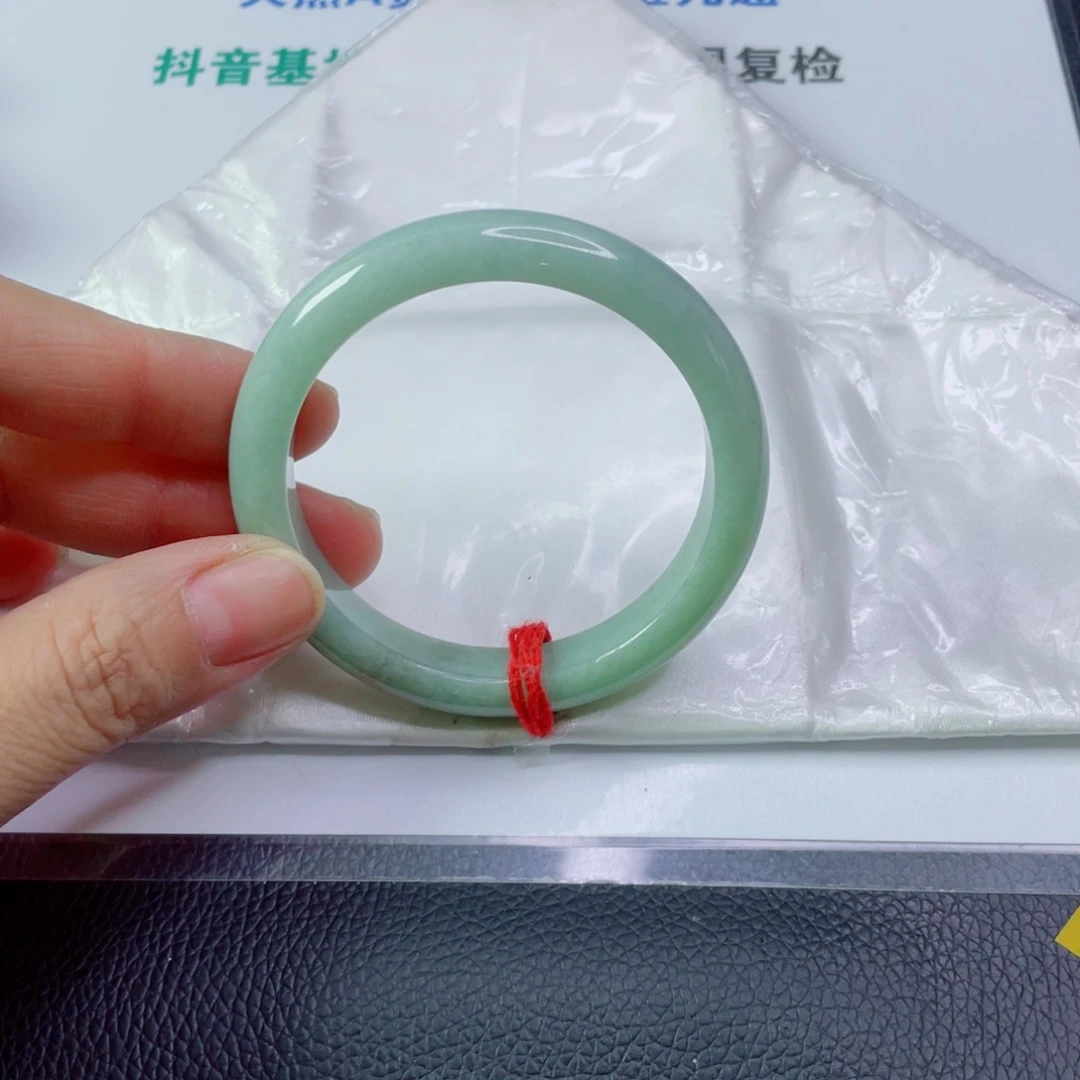 为***炫翡翠手镯未镶嵌天然