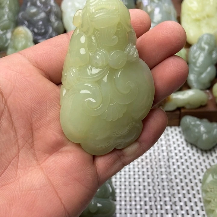 和田玉未镶嵌把件