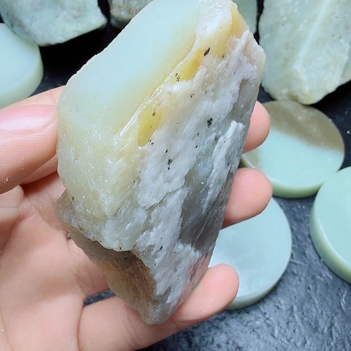 未镶嵌和田玉（糖玉）珠宝奇石