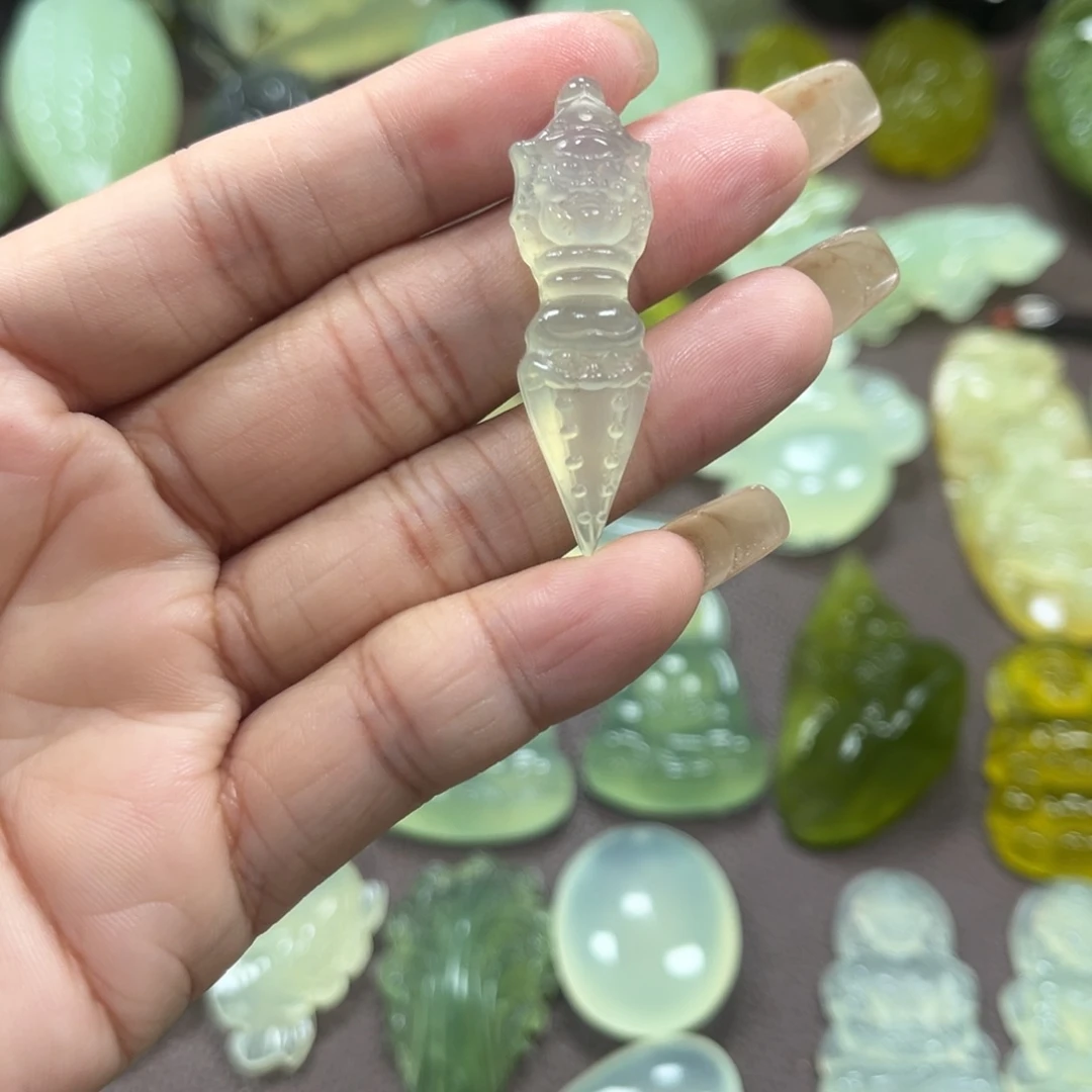 蛇纹石玉未镶嵌颈饰