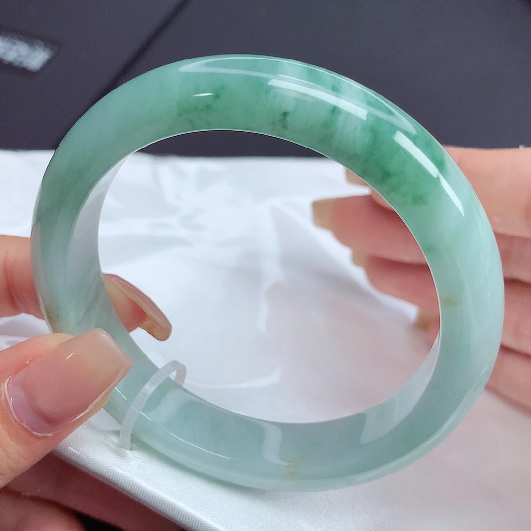 翡翠手镯未镶嵌57-58圈口