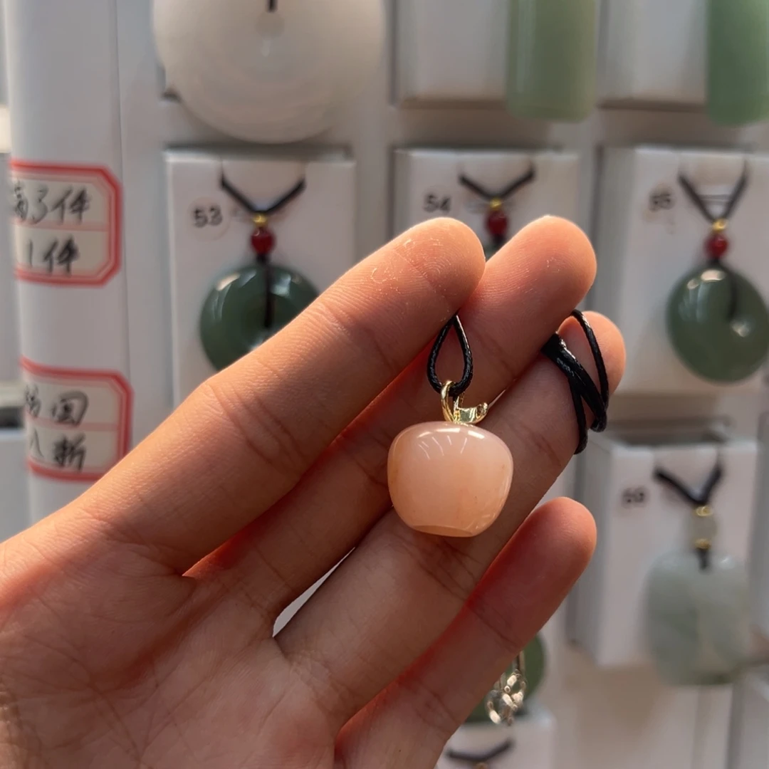 1***3石英质玉（天山翠）合金颈饰