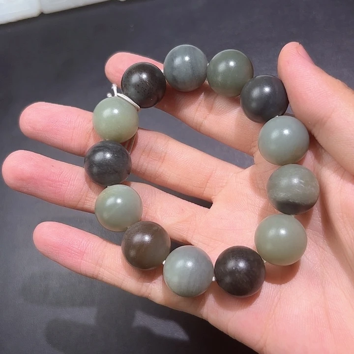 和田玉未镶嵌挂件哈**师