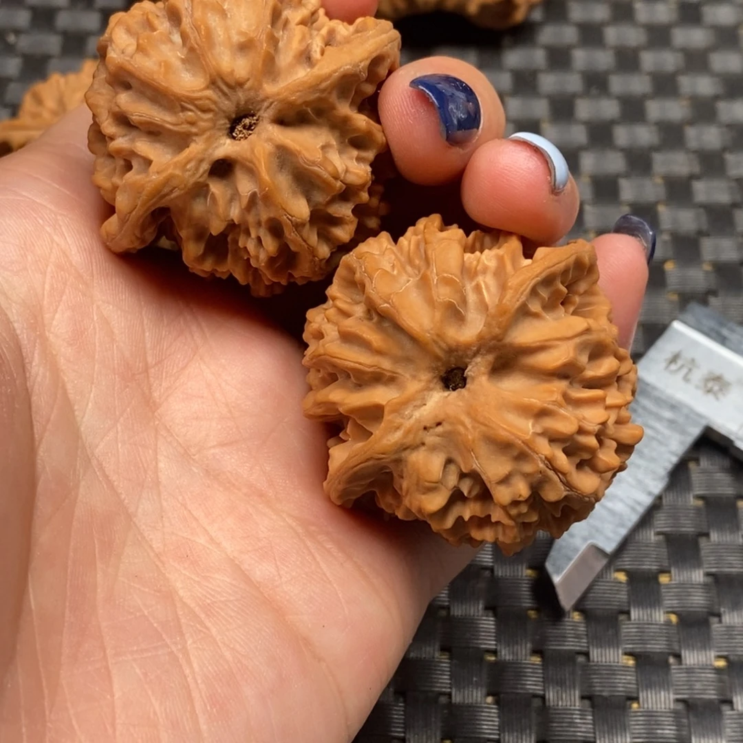 徐***胜文玩核桃吊坠苹果园