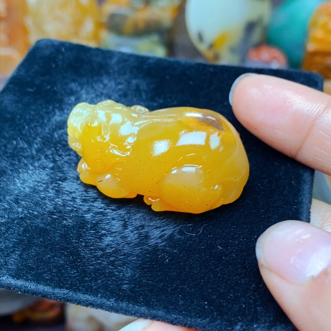 未镶嵌石英质玉（黄龙玉）颈饰