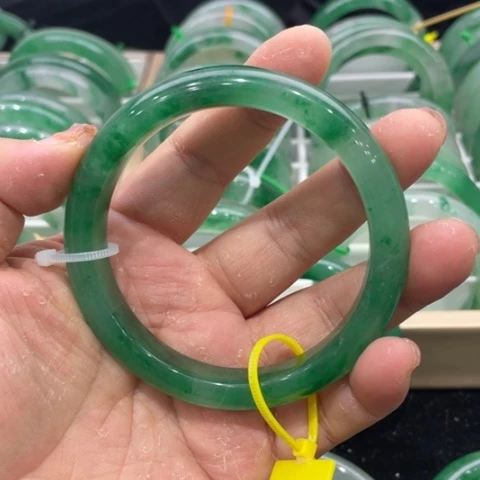 石英质玉手镯未镶嵌～*醒