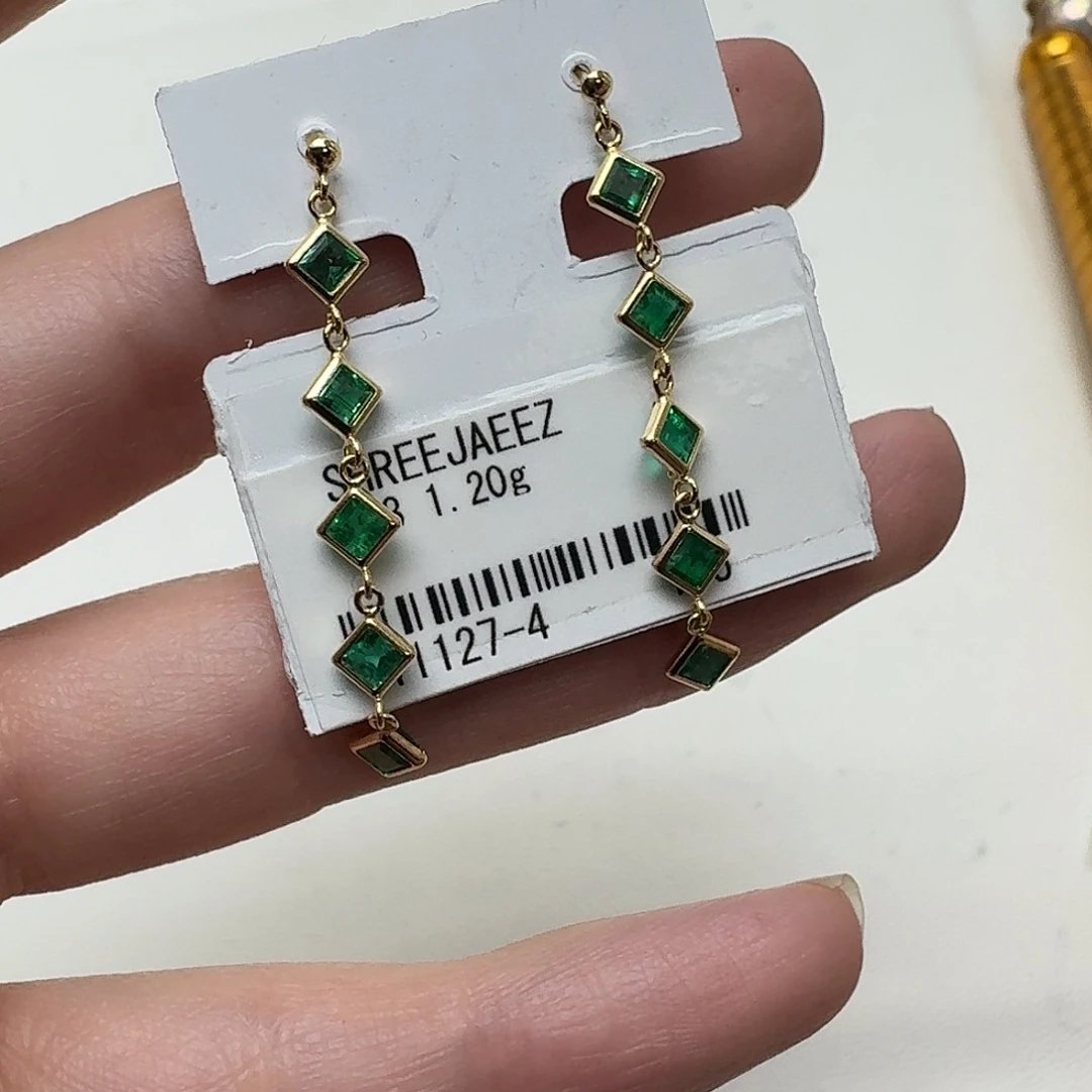 祖母绿耳饰未镶嵌