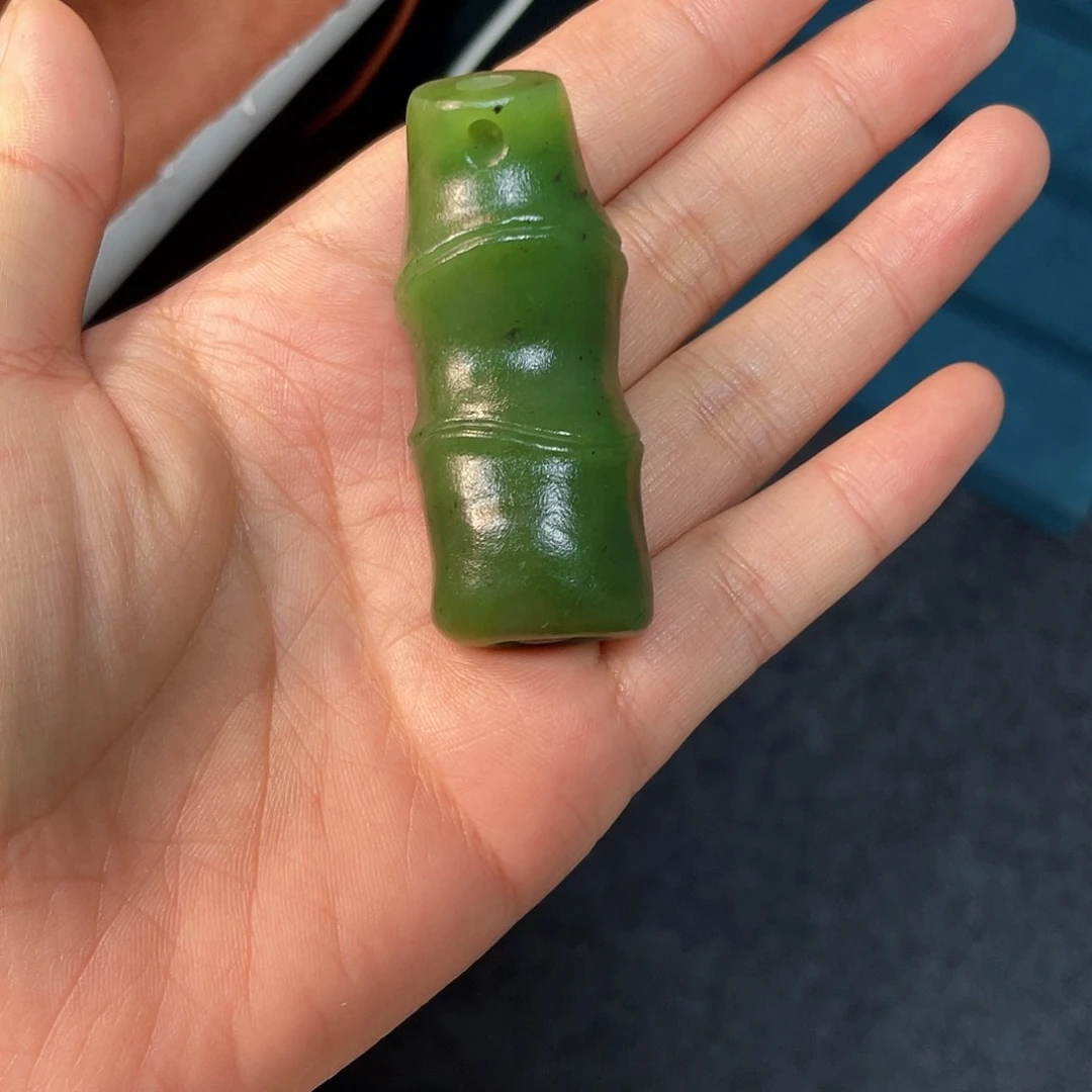 和田玉未镶嵌颈饰考***糖