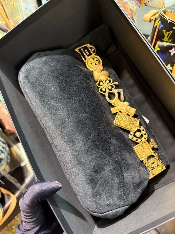 95新 Chanel/香奈儿 Chanel黑色徽章手包
