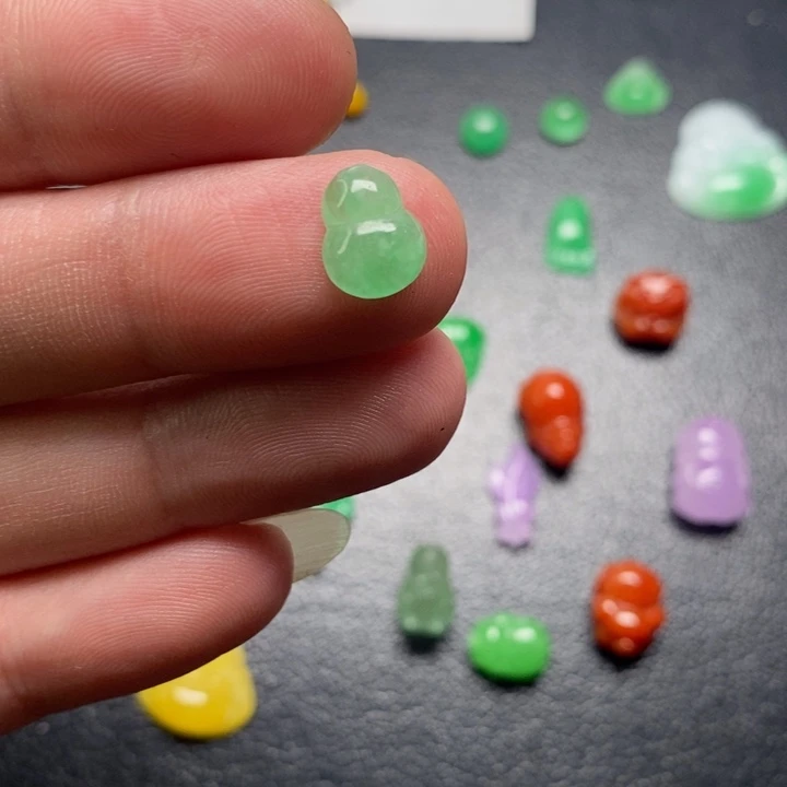 翡翠未镶嵌颈饰挂件